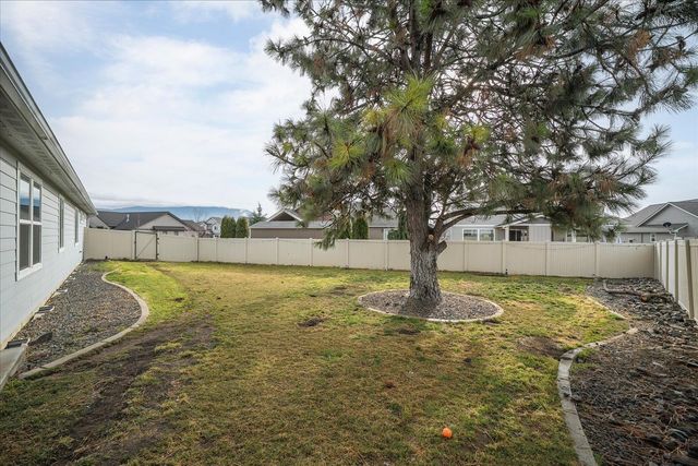 1824 S Ridgetop Dr, Greenacres, WA 99016