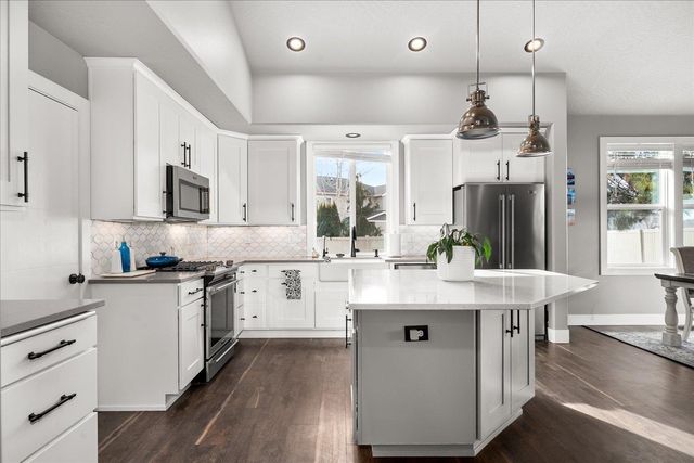 1824 S Ridgetop Dr, Greenacres, WA 99016