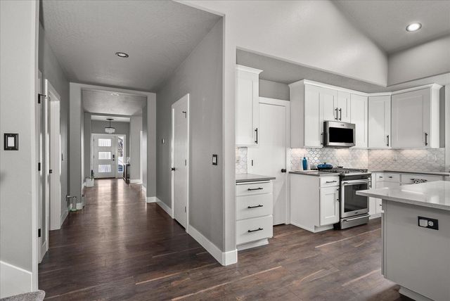 1824 S Ridgetop Dr, Greenacres, WA 99016