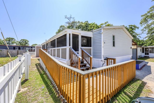 555 Woodland Dr., Murrells Inlet, SC 29576