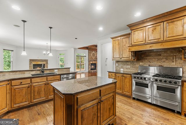 2452 Walkers Glen Lane, Buford, GA 30519