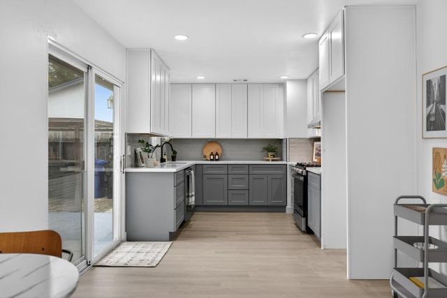 8888 Tahiti Ct, Orangevale, CA 95662