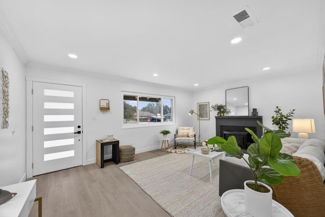 8888 Tahiti Ct, Orangevale, CA 95662