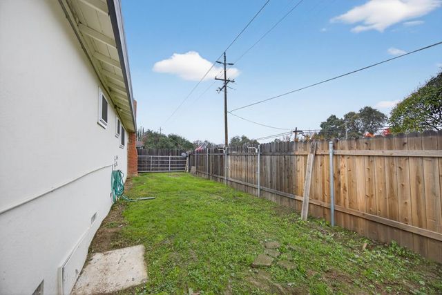 8888 Tahiti Ct, Orangevale, CA 95662