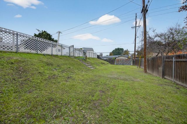 8888 Tahiti Ct, Orangevale, CA 95662