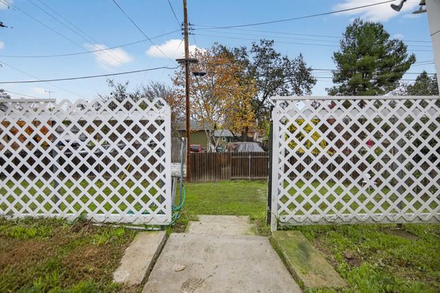 8888 Tahiti Ct, Orangevale, CA 95662