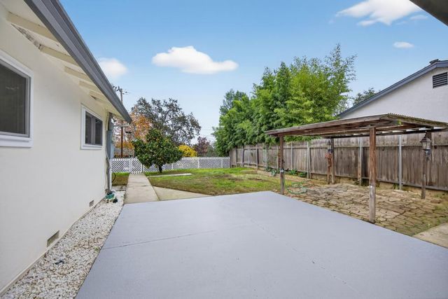 8888 Tahiti Ct, Orangevale, CA 95662