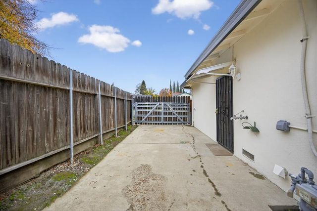 8888 Tahiti Ct, Orangevale, CA 95662