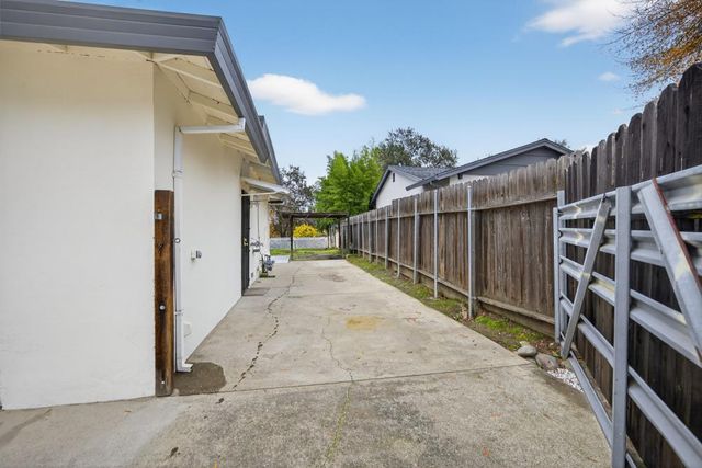 8888 Tahiti Ct, Orangevale, CA 95662