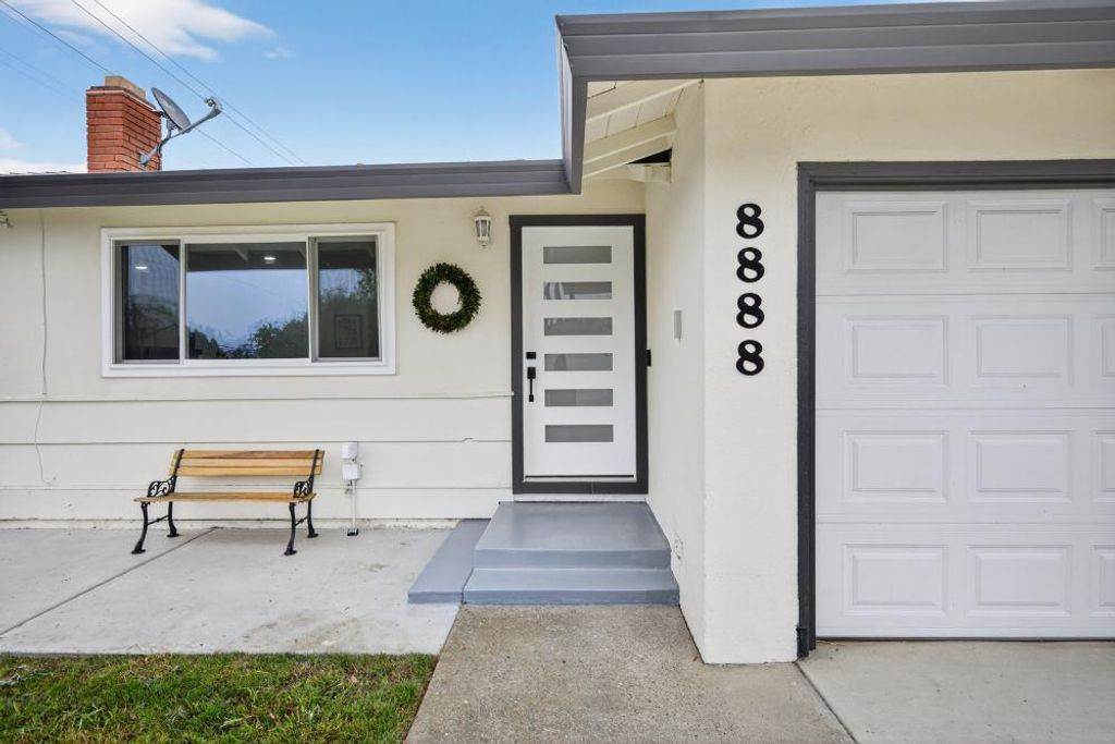 8888 Tahiti Ct, Orangevale, CA 95662