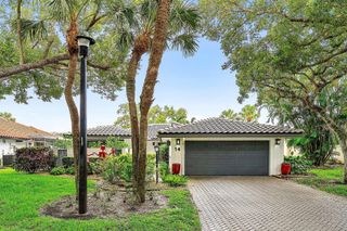 14 Oaks Lane, Boynton Beach, FL 33436