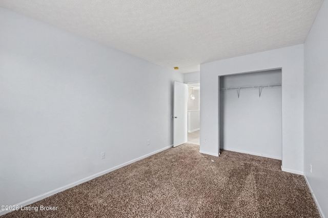9711 Brooks Bend Rd, Louisville, KY 40258