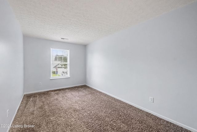 9711 Brooks Bend Rd, Louisville, KY 40258