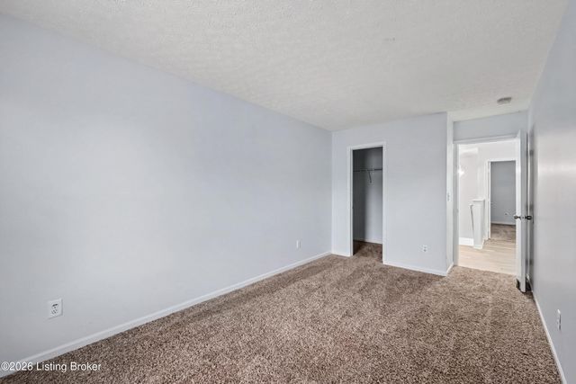 9711 Brooks Bend Rd, Louisville, KY 40258