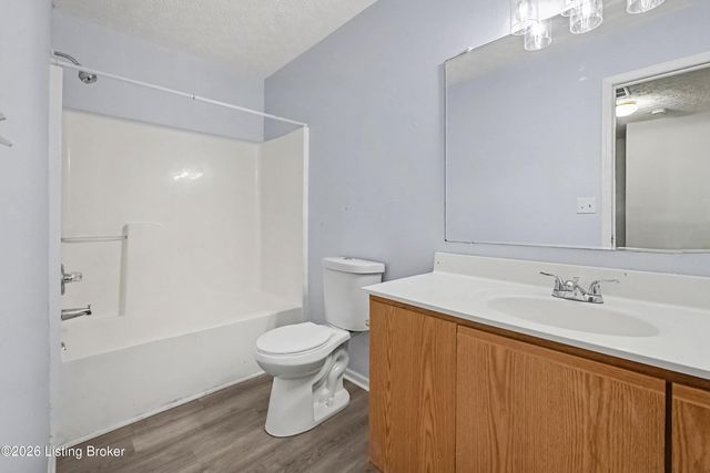 9711 Brooks Bend Rd, Louisville, KY 40258