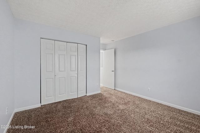 9711 Brooks Bend Rd, Louisville, KY 40258