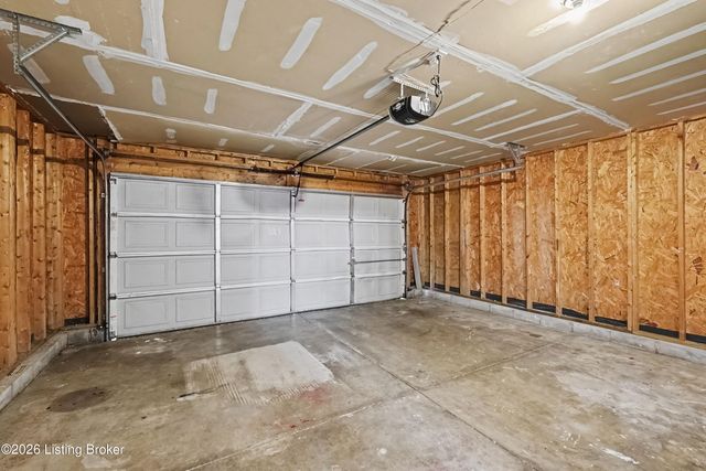 9711 Brooks Bend Rd, Louisville, KY 40258