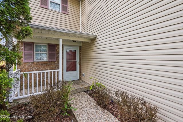 9711 Brooks Bend Rd, Louisville, KY 40258