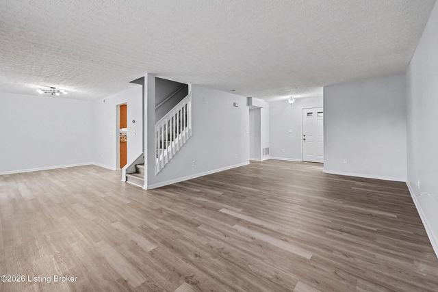 9711 Brooks Bend Rd, Louisville, KY 40258