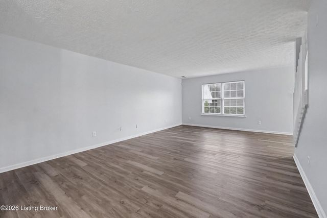 9711 Brooks Bend Rd, Louisville, KY 40258