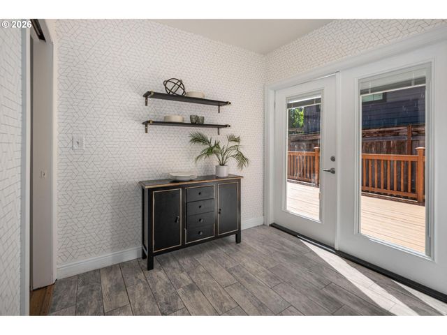 8234 Sw CAPITOL Hwy, Portland, OR 97219