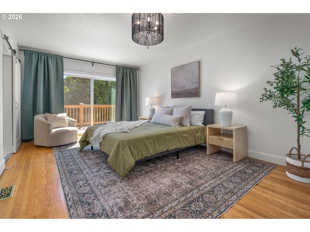 8234 Sw CAPITOL Hwy, Portland, OR 97219