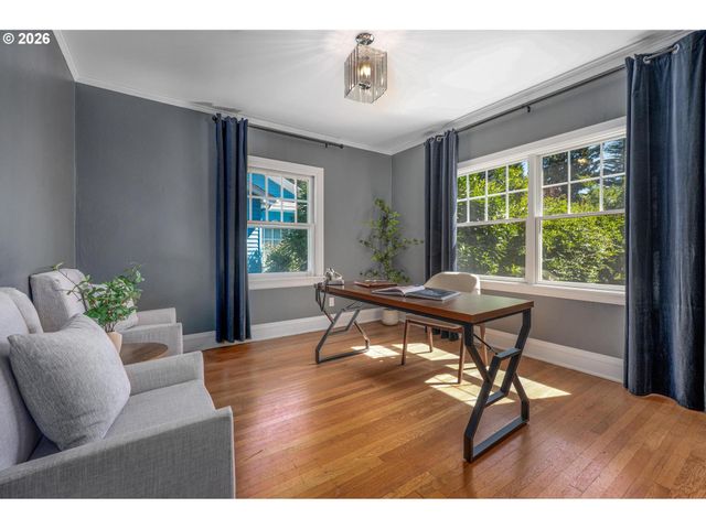 8234 Sw CAPITOL Hwy, Portland, OR 97219