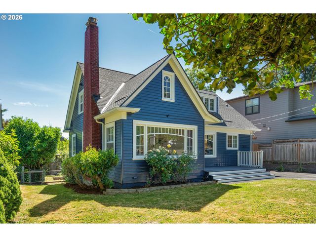 8234 Sw CAPITOL Hwy, Portland, OR 97219
