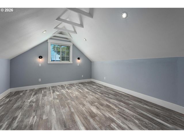 8234 Sw CAPITOL Hwy, Portland, OR 97219