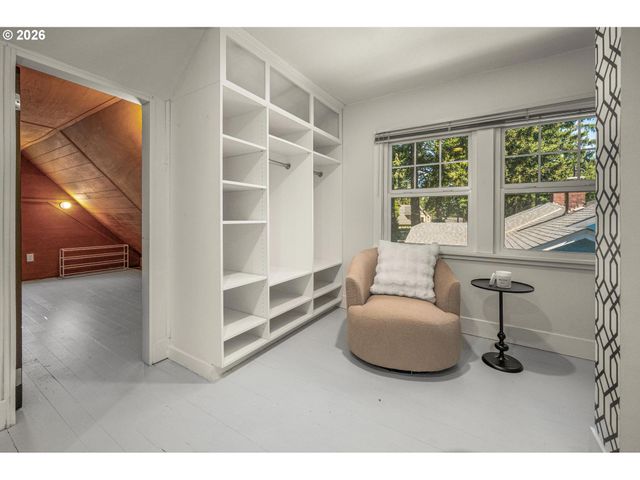 8234 Sw CAPITOL Hwy, Portland, OR 97219