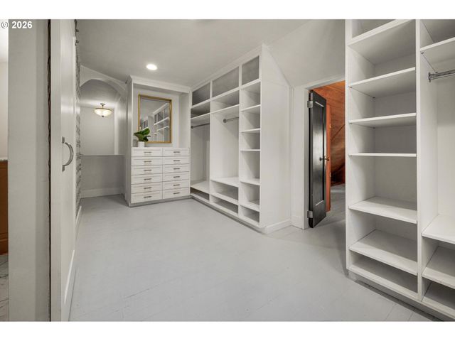 8234 Sw CAPITOL Hwy, Portland, OR 97219