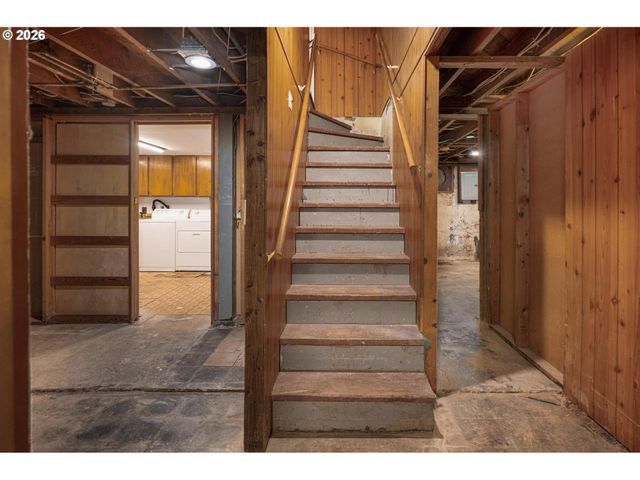 8234 Sw CAPITOL Hwy, Portland, OR 97219
