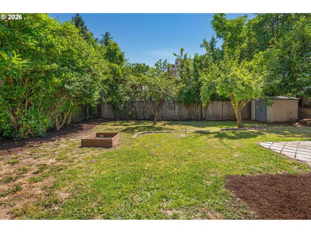 8234 Sw CAPITOL Hwy, Portland, OR 97219
