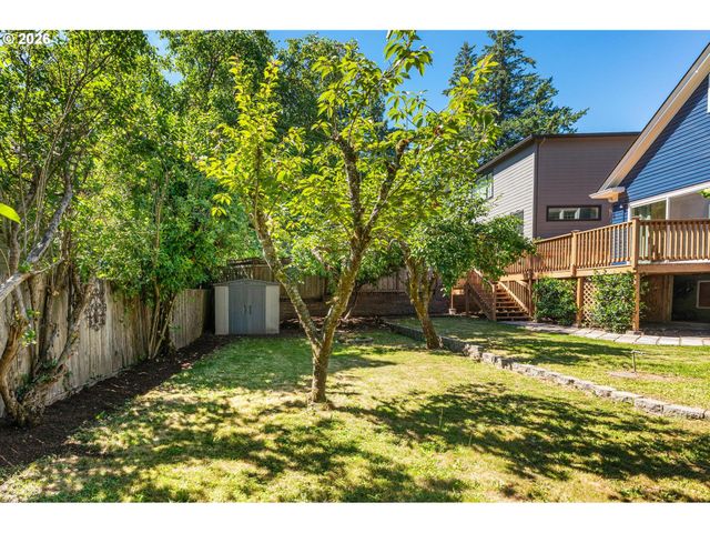 8234 Sw CAPITOL Hwy, Portland, OR 97219
