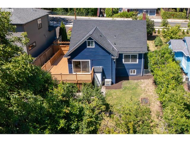 8234 Sw CAPITOL Hwy, Portland, OR 97219