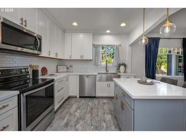 8234 Sw CAPITOL Hwy, Portland, OR 97219