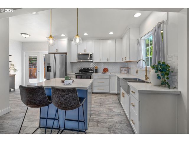 8234 Sw CAPITOL Hwy, Portland, OR 97219
