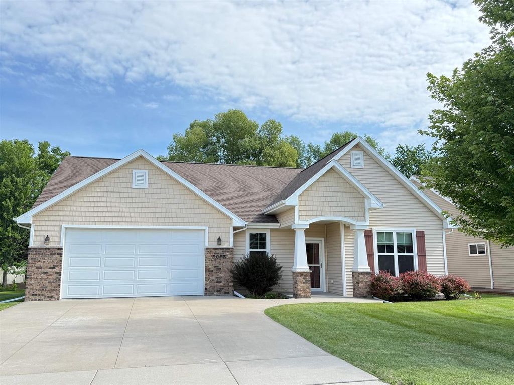3022 VILLA WAY, Menasha, WI 54952