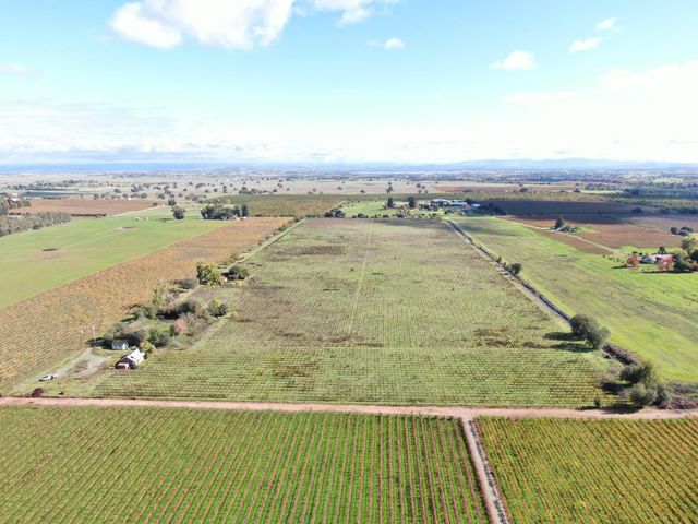 25839 N Mackville Rd, Clements, CA 95227