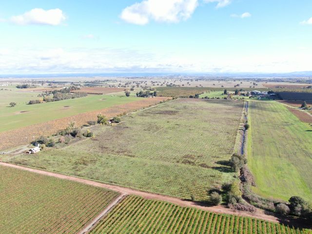 25839 N Mackville Rd, Clements, CA 95227