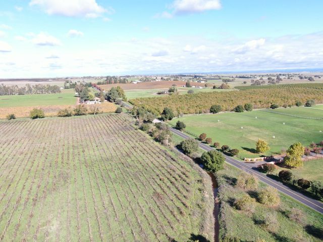 25839 N Mackville Rd, Clements, CA 95227