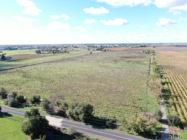 25839 N Mackville Rd, Clements, CA 95227