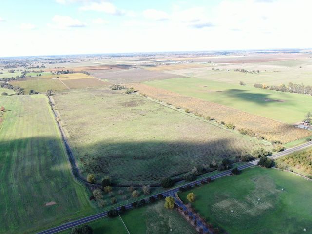 25839 N Mackville Rd, Clements, CA 95227