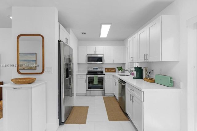 1428 NE 2nd Avenue 1, Fort Lauderdale, FL 33304