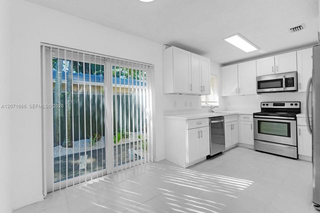 1428 NE 2nd Avenue 1, Fort Lauderdale, FL 33304