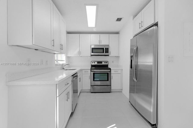 1428 NE 2nd Avenue 1, Fort Lauderdale, FL 33304