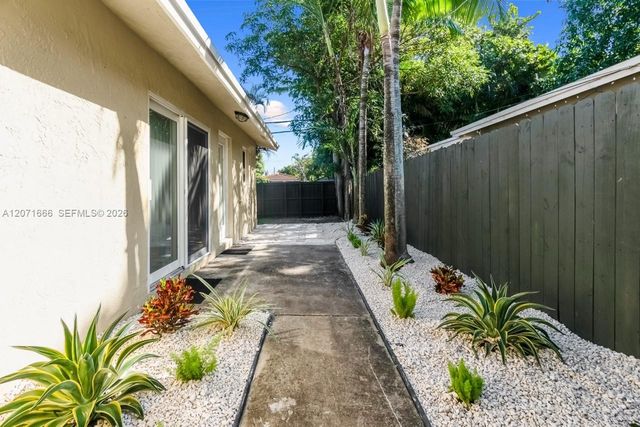 1428 NE 2nd Avenue 1, Fort Lauderdale, FL 33304