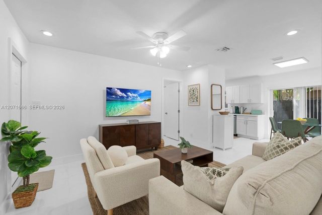 1428 NE 2nd Avenue 1, Fort Lauderdale, FL 33304