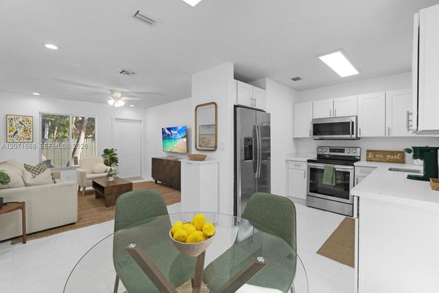 1428 NE 2nd Avenue 1, Fort Lauderdale, FL 33304