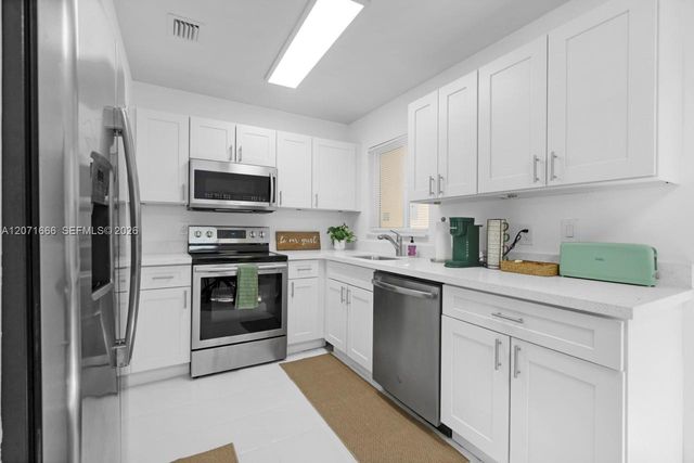 1428 NE 2nd Avenue 1, Fort Lauderdale, FL 33304